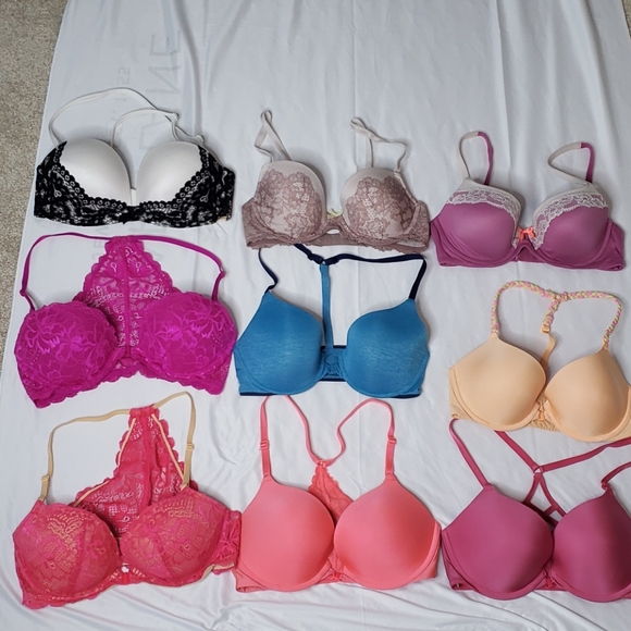 Victoria's Secret 32 D bras - Picture 1 of 3
